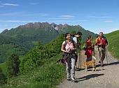 Facile, panoramica, bella escursione su strada sterrata da Avolasio ai Piani d’Artavaggio il 2 giugno 2010 - FOTOGALLERY